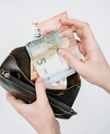 Brent Petrolün Varili 93,33 Dolar
