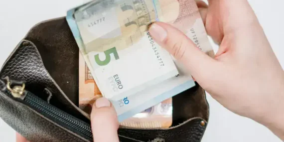 Brent Petrolün Varili 93,33 Dolar